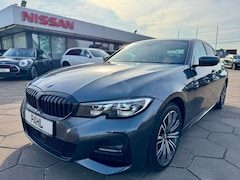 Bild des Angebotes BMW 330 e M Sport Lim. PANO LEDER-ALCANTARA LED NAVI