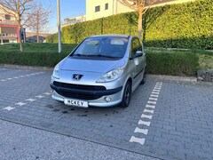 Bild des Angebotes Peugeot 1007 1007 Premium Automatik TÜV neu Inspektion neu