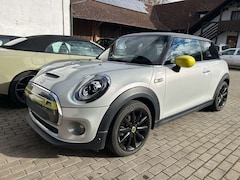Bild des Angebotes MINI Cooper SE Trim L,LEDER,NAVI,HuD,Kamera,Szhzng