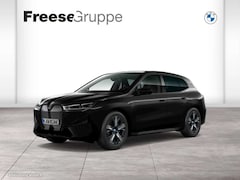 Bild des Angebotes BMW iX xDrive40 Sportpaket Head-Up HK HiFi DAB LED