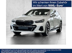 Bild des Angebotes BMW 550 e xDrive SPORTPAKET+DA PROF+PA PROF+PANO+AHK+UVM.