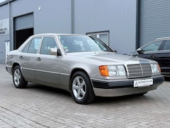 Bild des Angebotes Mercedes-Benz E 200 124 LIMO/AUTOMATIK/SCHIEBEDACH/H-ZULASSUNG
