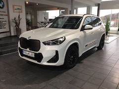 Bild des Angebotes BMW iX1 30 xDrive M Sport HUD AHK Live Cockpit DAB