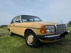 Bild des Angebotes Mercedes-Benz 200 W123 200