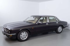 Jaguar XJ40