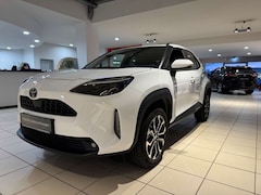 Bild des Angebotes Toyota Yaris Cross Hybrid FWD Teamplayer / Winterräder / Navi / Apple