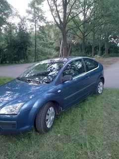 Bild des Angebotes Ford Focus 1.6 16V Ghia