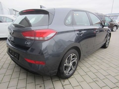 Bild des Angebotes Hyundai i30 Select Mild-Hybrid,Aut,SH,PDC