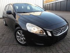 Bild des Angebotes Volvo V60 T3 Momentum.TÜV.1/2026.AHK.MULTI.6GANG.PDC.