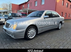 Bild des Angebotes Mercedes-Benz E 240 Lim. AUTOMA. / SCHECKHEFT / ELEGANCE