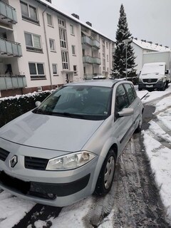 Renault Megane 2002 1.6 Benzin mit TÜV 12/27