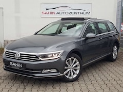 Bild des Angebotes VW Passat Variant 2.0 TDI DSG Highline Stdhzg ACC Pano TOT+SPUR LED