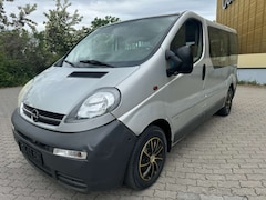 Bild des Angebotes Opel Vivaro 9 sitzer-Klimaanlage-Standheiz-Heckflügelt-AHK
