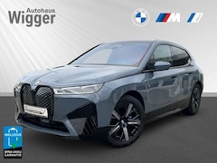 Bild des Angebotes BMW iX xDrive40/Sportpaket/HUD/AHK/HarmanKardon/ACC