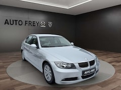 Bild des Angebotes BMW 325 i Limousine LEDER NAVI