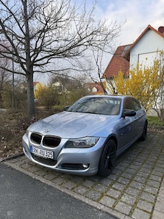 Bild des Angebotes BMW 325 325i xDrive -Lci -Src -Pdc -Schiebedach -Keyless