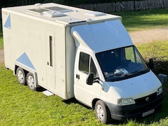Fiat Ducato Wohnmobil mit großer Motorradgarage
