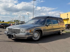 Bild des Angebotes Cadillac Fleetwood 5.7 / LEICHENWAGEN / KRYSTAL / SARG