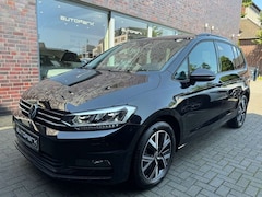 Bild des Angebotes VW Touran Business AHK PANO DYNAUDIO STDHZ EASYOPEN