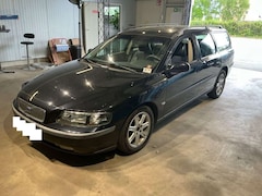 Bild des Angebotes Volvo V70 2.4 Comfort 1.Han/Klima/CD/Leder/LM+M&S/TÜV NEU