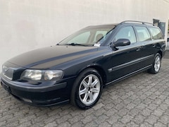 Bild des Angebotes Volvo V70 2.4 Comfort 1.Han/Klima/CD/Leder/LM+M&S/TÜV NEU