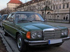 Bild des Angebotes Mercedes-Benz 200 W123