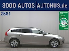 Bild des Angebotes Volvo V60 Kombi D3 Momentum Navi Xenon KlimaA SHZ PDC