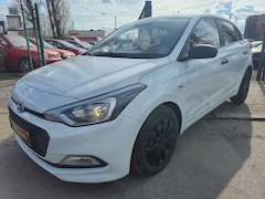 Bild des Angebotes Hyundai i20 Basis 12 Monate Garantie Navi Parksensor