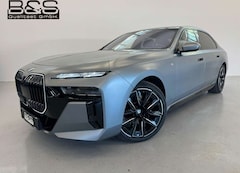 Bild des Angebotes BMW 740 d xDrive M Sport ACC,HUD,SKYL,B&W,LUFT,AHK,TV