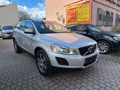 Bild des Angebotes Volvo XC60 D4 Momentum 2WD 1.Hand/Bi-Xenon/AHK