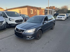 Bild des Angebotes Skoda Octavia Combi 2.0  VRS,Navi,Vollleder,Xenon,Schalter,EURO5