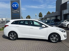 Bild des Angebotes Hyundai i30 1.6 CRDI cw YES! SILVER SUPER ZUSTAND