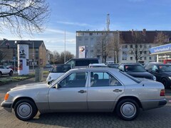Bild des Angebotes Mercedes-Benz 220 E Automatik 1.Hand Klima Allwetterreifen