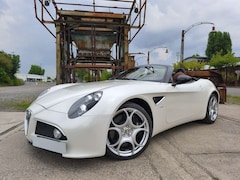 Bild des Angebotes Alfa Romeo 8C Einmaliges Duo 8C Spider und MiTo Edition Maserati