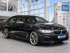 Bild des Angebotes BMW M550 i xDRIVE 1H*VOLL*LEDER*AHK*STANDHZ*GSD*SHZ V+H*HAR