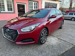 Bild des Angebotes Hyundai i40 cw Premium 7Automatik/Navi/RCamera/AHK