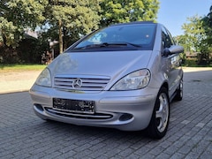 Bild des Angebotes Mercedes-Benz A 190 Avantgarde Automatik Leder Klima Panoramadach AHK