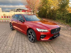 Bild des Angebotes Volvo V60 PLUS DARK +19"+AHK+SH vo+hi+360+PRIVACY