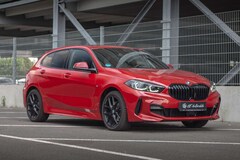 Bild des Angebotes BMW 118 i Lim.*M Sport+M-Sitze*HUD*eSitze*PANO*KAM!
