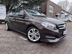 Bild des Angebotes Mercedes-Benz B 180 B180 DCT SCORE PANORAMA LED SITZHZG. PDC TEMPO.
