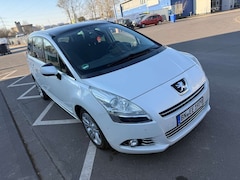Bild des Angebotes Peugeot 5008 Allure automatik 7  Sitze Panorama Dach