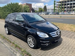 Bild des Angebotes Mercedes-Benz B 160 Automatik Teilleder-Navi-Panoramadach