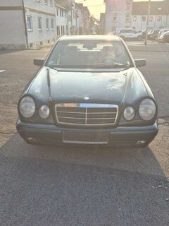 Bild des Angebotes Mercedes-Benz E 200 Classic