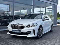 Bild des Angebotes BMW 120 i M Sportpaket Aut°Pano°beh.M-MFL-18-Wirel.