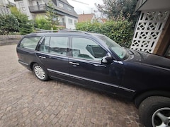 Mercedes-Benz E 240 E-Klasse T Elegance