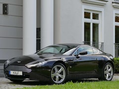 Bild des Angebotes Aston Martin Vantage V8 Vantage 4,7L Sportshift Q Color Berwick Bronze/Neuer Service bei Aston Martin/Sonderleder/19"Sportpack/Premium Sound