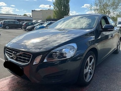 Bild des Angebotes Volvo S60 2.4 D5 Kinetic Lim.|1.Hand|AHK|DSTC|Xenon