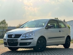 Bild des Angebotes VW Polo IV Tour 1.6 *AUTOM*KLIMA*TEMP *SHZ*PDC*TÜV*