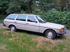 Bild des Angebotes Mercedes-Benz 240 240 TD