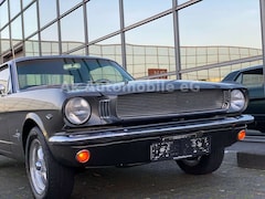 Ford Mustang Coupe 302 V8 64 1/2